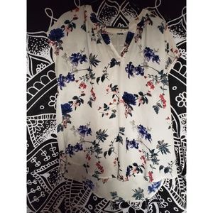Super cute floral blouse
